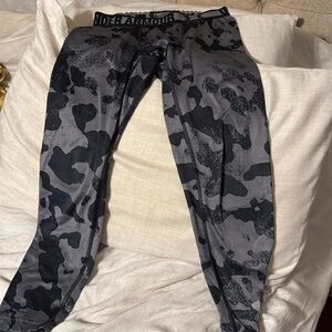 Youth boys Under Armour fitted tights